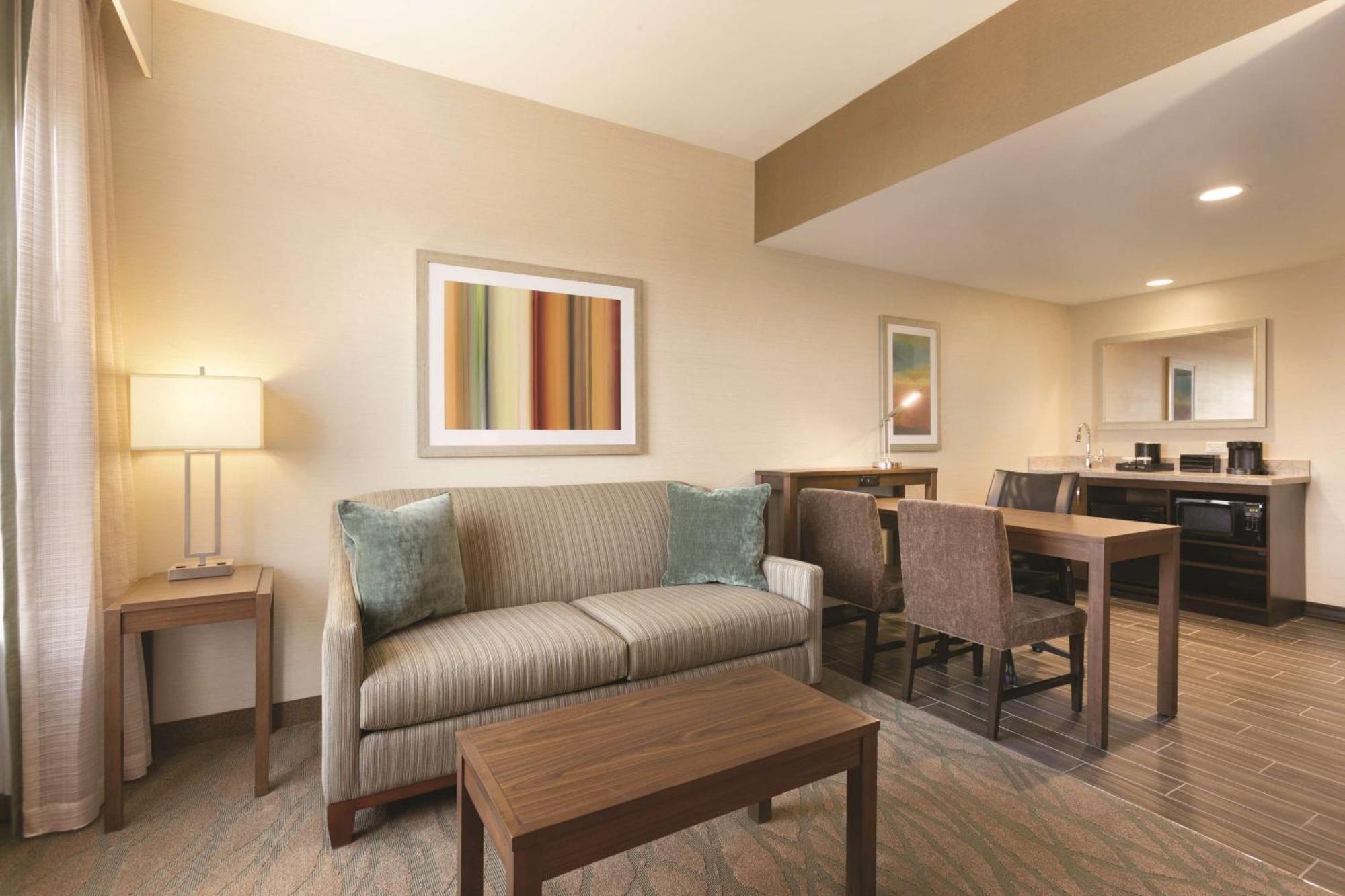 Embassy Suites By Hilton Akron Canton Airport North Canton Exterior photo