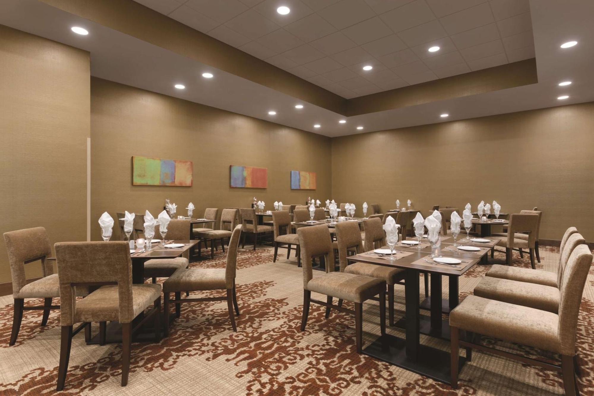 Embassy Suites By Hilton Akron Canton Airport North Canton Exterior photo
